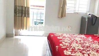 SANG NHƯỢNG CĂN HỘ DV FULL NT 4,5TR CÓ BAN CÔNG CỬA SỔ