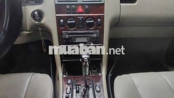 Bán xe mercedes C240 màu đen nội thất kem