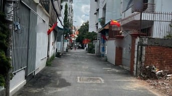 Bân nhà dt 97m2 đúc 2 tầng đường số 28 gần bờ kênh TL GV giá 12ty800