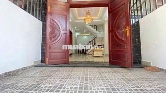 Cho Thuê Nhà Sạch Sẻ DT 180m2 1Trệt 2Lầu 4Pn 4Wc Sân Xe Máy Hẻm Xe Tải