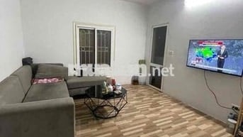 Bán nhà tập thể phố Quỳnh Mai nhà đẹp 2 thoáng oto đỗ chân cầu thang s