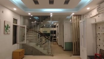 Ô TÔ VÀO NHÀ 110m RỘNG 5m NHÀ 6 TẦNG ĐỘI CẤN 181 TR/M