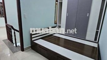 Nhà mới sạch gần kế bên trường GTVT đúc 1lâu2pn sẵn 2maylanh,giường