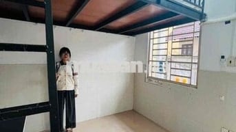 PHÒNG TRỌ GÁC GIÁ RẺ CÓ BAN CÔNG - NHÀ THANG MÁY GẦN ETOWN