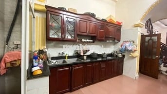 Cho thuê nhà ngõ 18 ĐỊnh Công THượng 45m 4 tầng oto kinh doanh 12tr