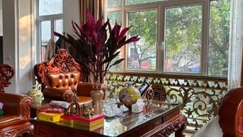 Bán nhà mặt phố Quan Nhân 111m2, cạnh hồ, 3 mặt tiền (2 mặt hồ)