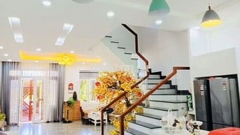 Cho thuê nhà phố 3 pn Đào Sư Tích, tiện vừa ở làm cty giá 16 triệu