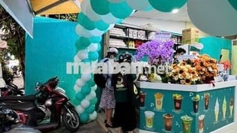 Sang quán trà sữa Thái Quận 8 vẫn đang kinh doanh tốt.