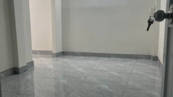 Cho thuê nhà trung tâm Q1,gần bờ kè hoàng sa