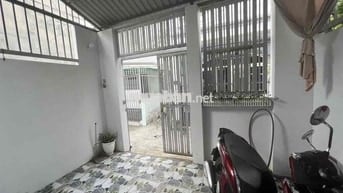 NHÀ 2 MẶT TIỀN HẺM, 50M2 - SÁT CHỢ THỦ ĐỨC