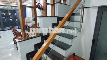 CHÍNH CHỦ CẦN BÁN NHÀ MỚI 1 TRỆT 2 LẦU, VIEW ĐỐI DIỆN CỔNG CHÍNH TRƯỜN