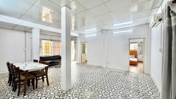Chính chủ cho thuê căn hộ lầu 1, 80m2, 2PN, Mai Thị Lựu, Quận 1 giá rẻ