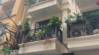 Chính chủ bán nhà số 5 Nguyễn Cừ , 85 m giá 2,970 triệu  , ga ra ô tô 