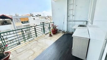 Bán nhà đường Lê Văn Thịnh rẽ vào , mặt đường ô tô thông thoáng 