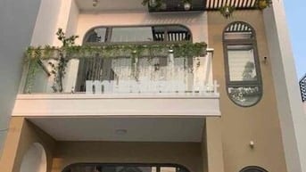 NHÀ ĐẸP SÂN VƯỜN 6X16 ĐƯỜNG XE HƠI VÀO NHÀ TÂN THỚI NHẤT