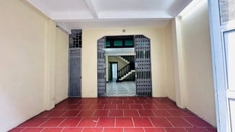 Bán nhà ngay gần đầu phố Vương Thừa Vũ, trên 90m2, phân lô, ít nhà có