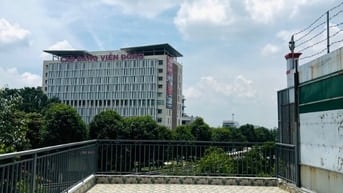 Mặt tiền nội bộ ngay công viên phần mềm Quảng Trung ngang 5,5m 4 tầng 