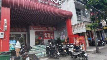 CẦN GẤP 1 NAM GIỮ XE QUÁN KEM MIXUE - Ở LẠI QUÁN - 10 TRIỆU/THÁNG