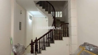 Cho Thuê nhà ngọc thụy Long biên 41m 3 tầng 2p ngủ giá 7,5 triệu