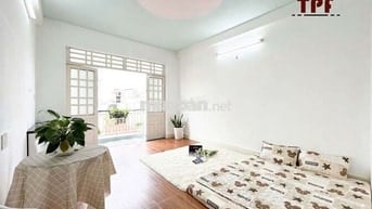 PHÒNG ĐẸP VIEW BAN CÔNG NGAY NGÃ TƯ AN SƯƠNG, GẦN BẾN XE