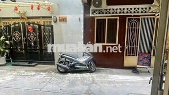 Kẹt tiền bán gấp nhà thuộc đường trần bình trọng p2 q5 hẻm trước nhà 4