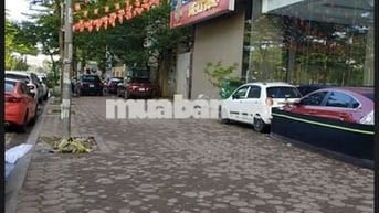 Tôi cần bán nhà mặt phố Âu Cơ, 6tầng thang máy full nội thất.
