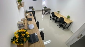 Cho thuê văn phòng 8-10 người DT 25-35m2 có sẵn bàn ghế mặt tiền Âu Cơ