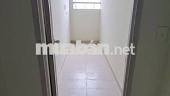 Em cần sang lại HĐ thuê căn 3PN 95m2 / Nhà trống có rèm / Giá 13,5tr