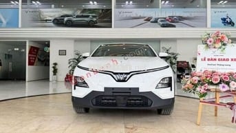 VinFast VF6 Eco 2025