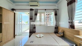 CĂN HỘ BAN CÔNG LỚN MÁY GIẶT RIÊNG CÓ CỬA SỔ THOÁNG MÁT NGAY GẦN K300