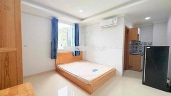 CHO THUÊ STUDIO CỬA SỔ LỚN FULL NỘI THẤT GỖ CAO CẤP NGAY BẾN THÀNH Q1