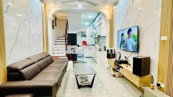 Bán nhà 5 tầng mới xây, đầy đủ nội thất Đường Láng hạ.