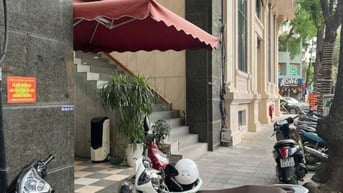 Khách sạn 9 tầng phố Liễu Giai, 100m2,dòng tiền 200 triệu,nhỉnh 60 tỷ