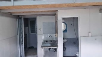 PHÒNG TRỌ LẦU 1 BAN CÔNG RỘNG CỬA SỔ THOÁNG HẺM XE HƠI 128 HTP