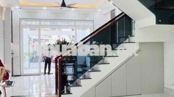 MẶT TIỀN KINH DOANH Ngang  5.5  – 3 TẦNG NHÀ HOÀN CÔNG – PHƯỜNG DĨ AN