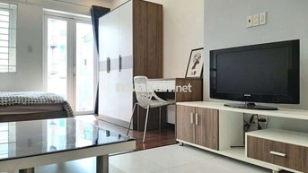 CHO THUÊ CHDV FULL NỘI THẤT BAN CÔNG TẠI QUẬN 1
