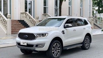 Everest 2020 Titanium - đưa trước 300 triệu