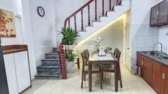 Bán Nhà Ngõ Quỳnh 18M x 5T, MT: 4,3M Giá 4,88 Tỷ.Full nội thất, ở luôn
