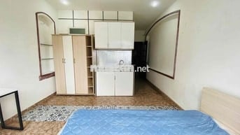 nhà trọ full nt đường nguyễn gia trí đi bộ đc tới các trường