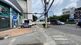 Cho thuê mặt bằng showroom mặt tiền đường 30/4 gần ngã tư, vị trí sáng