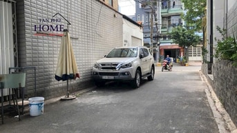 Cho thuê nhà nguyên căn, hẻm xe hơi.