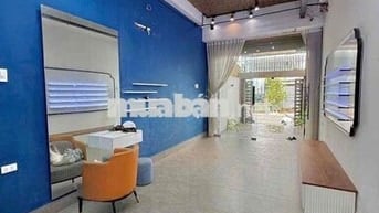 Bán nhà mặt tiền còn mới đẹp, giá bằng nhà hẻm