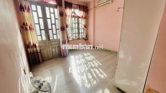 PHÒNG BAN CÔNG CÓ MÁY LẠNH GIÁ 3TR2 GẦN GTVT 600M - CVPM 2KM