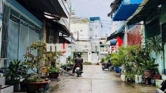 Bán Nhà không LG hẻm xe hơi , Bùi Tư Toàn , Bình Tân , Giá tốt