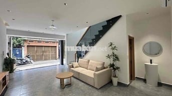 NHÀ ĐẸP NGANG 5M XE HƠI NGỦ   TRONG NHÀ,CÓ PHÒNG  TRỆT CHO ÔNG BÀ Q12