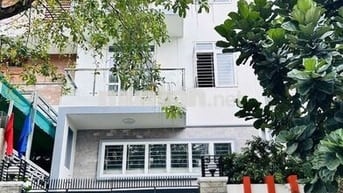 NHÀ ĐƯỜNG NGUYỄN TRỌNG TUYỂN DIỆN TÍCH: 5X20M TRỆT 3 LẦU CHO THUÊ