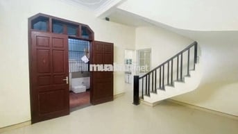 Bán Đất tặng nhà cũ 3 tầng - diện tích siêu rộng ngay chợ Thạch Bàn