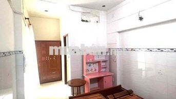 BAN CÔNG CÓ MÁY LẠNH-NỘI THẤT-NGAY NGÃ TƯ BỐN XÃ-Ở LIỀN ĐƯỢC