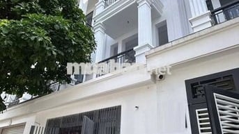 Bán Căn Hoàng Nam 5 Nhà 1 trệt 2 lầu 4PN 4WC, đang cho thuê 8tr/tháng.