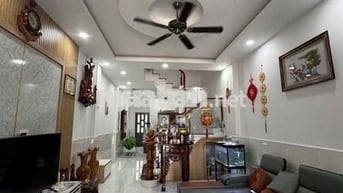 Bán Nhà KDC Hoàng Nam 5, đường 13m,1 trệt 2 lầu 4PN 3WC. Tặng nội thất